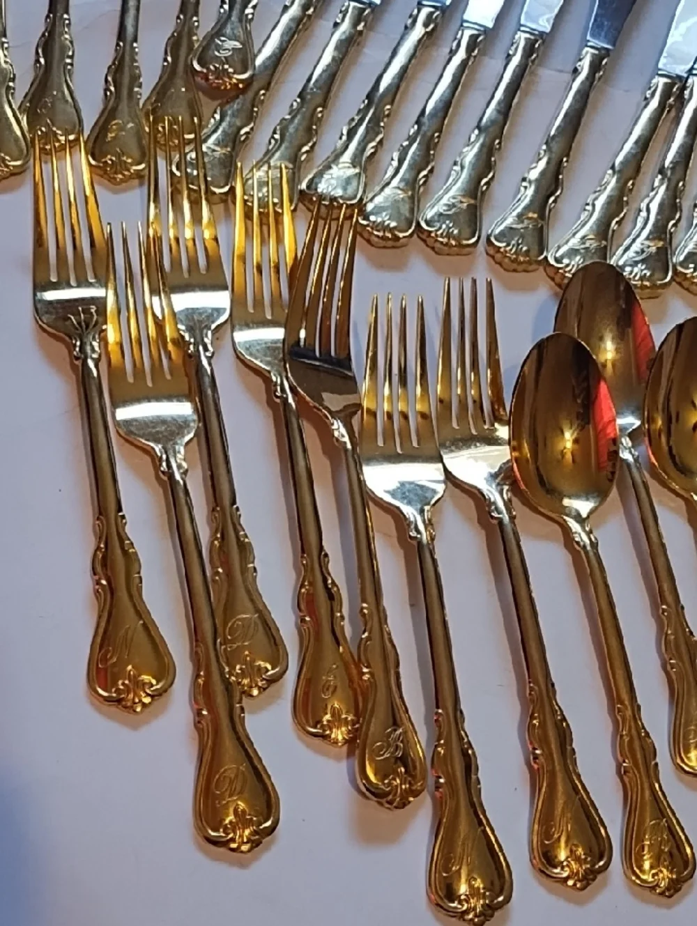 Gold-Tone Stainless Flatware Set - Elegant Home Dining  36 Pc Set - Picture 5 of 12
